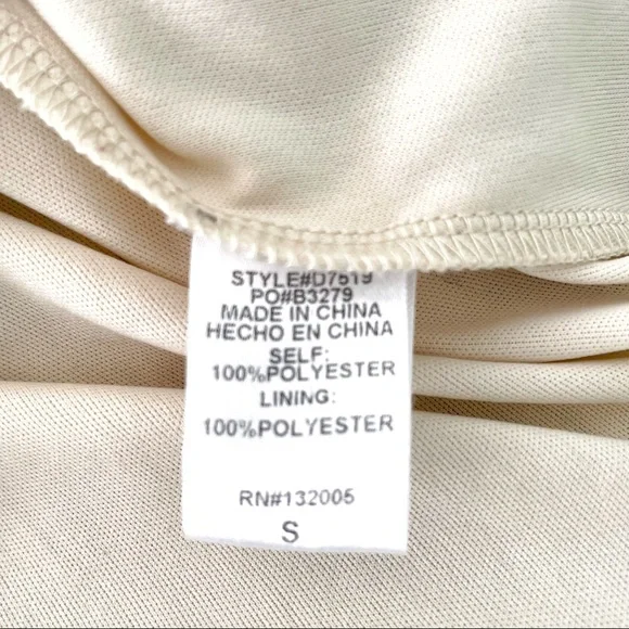 Entro Dress with Vintage Vibe Open Shoulder and Island Floral Detail at the Hem - Picture 10 of 10